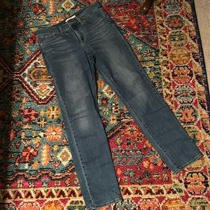 Levi’s 312 Shaping Slim Jeans